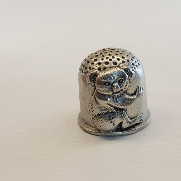 Lot of 4 Collector's Pewter Thimbles - Picture 4 of 5